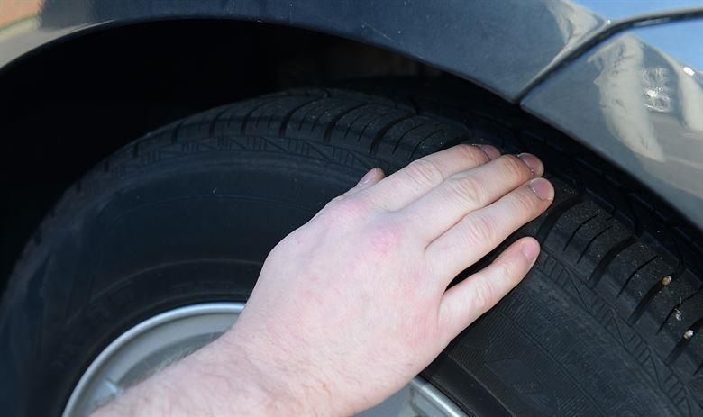 sempre que for comprar um carro novo, além da qualidade do pneu, atente-se a sua data de validade