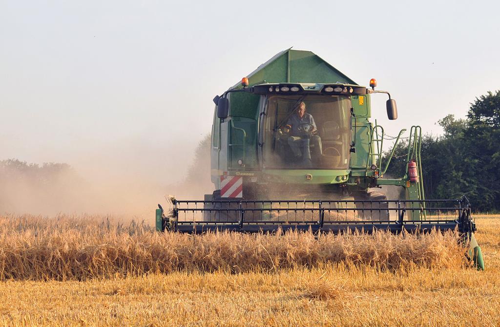 é comum encontrar máquinas John Deere nos terrenos agrícolas espalhados pelo país