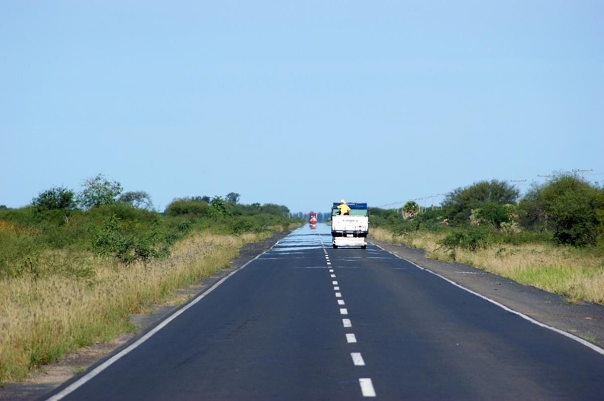 a grande distância percorrida entre um estado brasileiro e outro contribui para os acidentes envolvendo caminhões