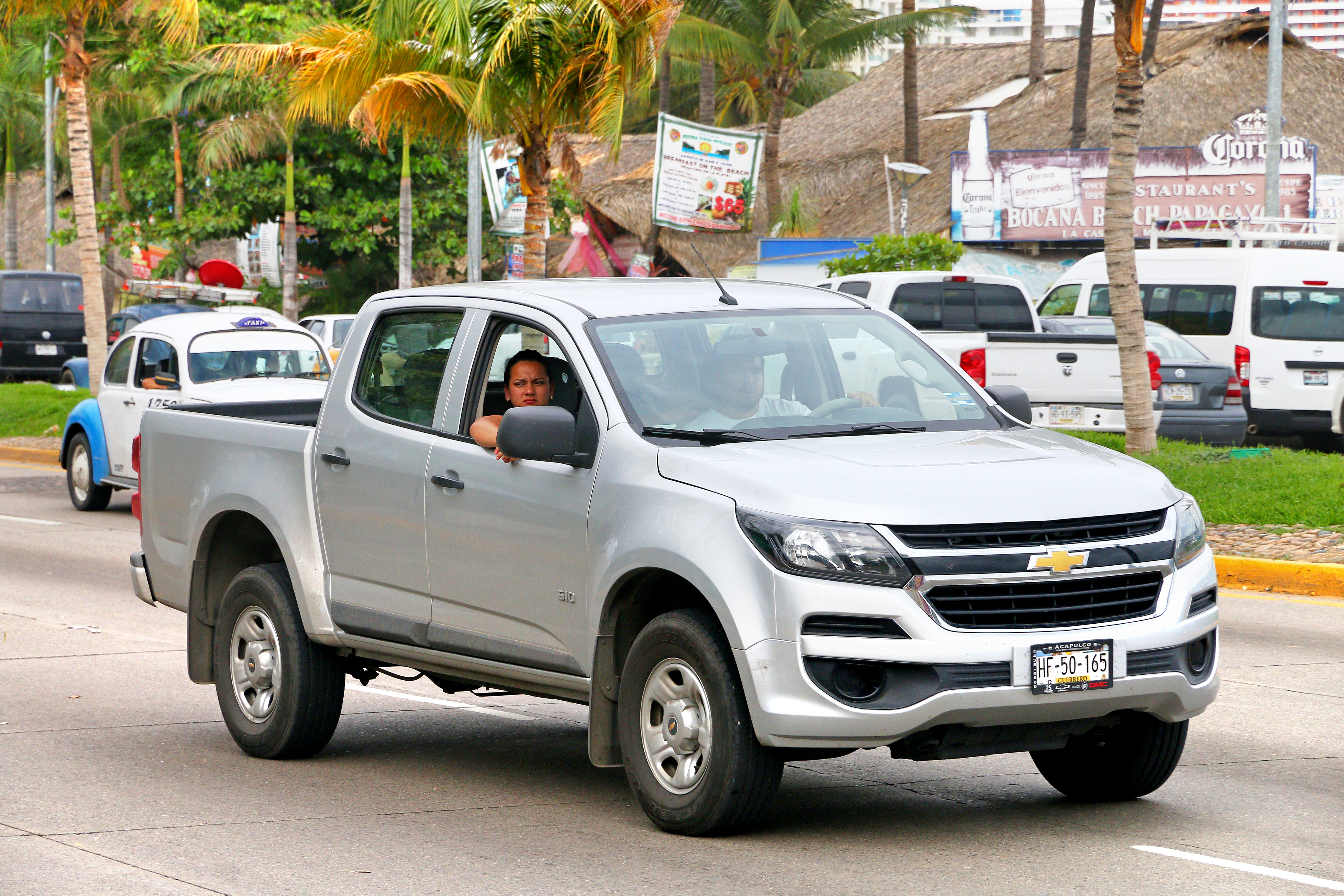 Agroterenas leiloa caminhões, carros, tratores agrícolas e equipamentos a partir de R$ 100