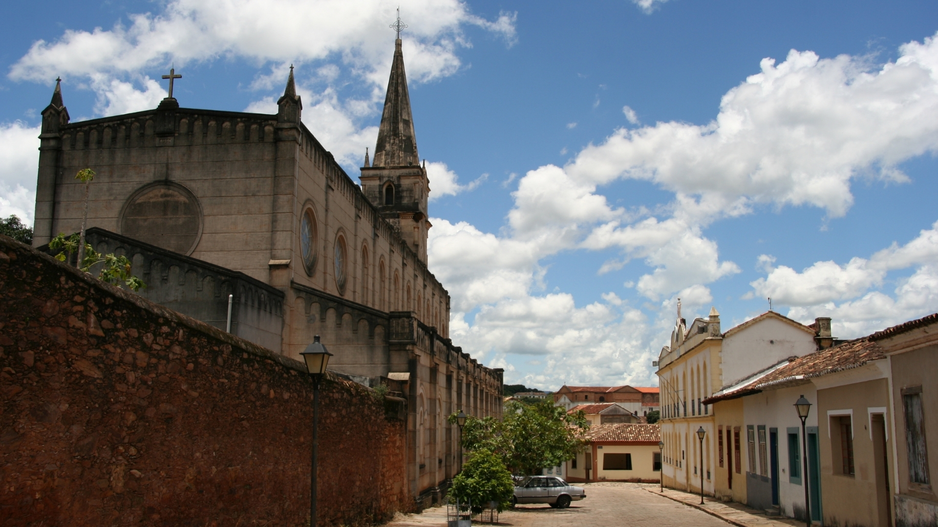 Leilões de bancos e empresas tem diversos imóveis em Goiás com descontos de até 70%