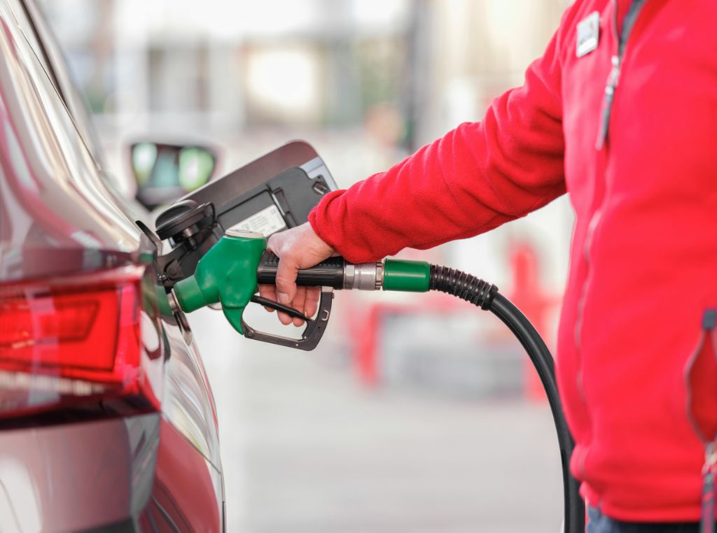 Pode colocar álcool em carro a gasolina? Qual a diferença entre o motor flex e motor a gasolina?