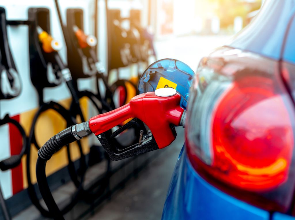 Pode colocar álcool em carro a gasolina? Qual a diferença entre o motor flex e motor a gasolina?