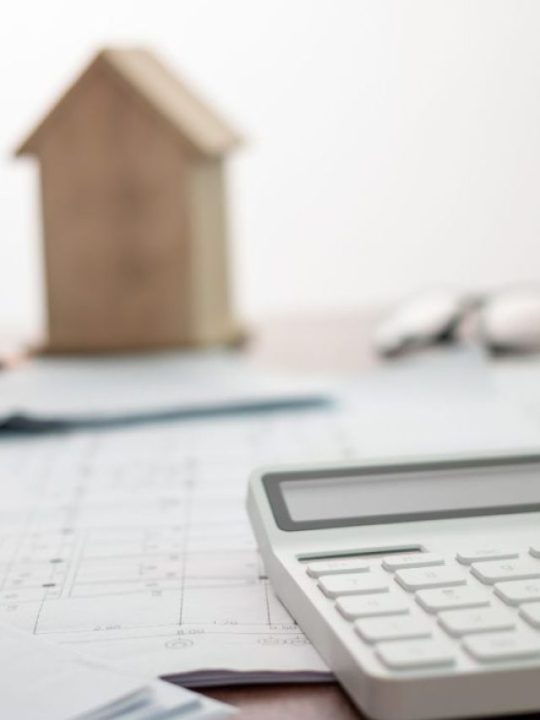 Qual a renda mínima para financiar um imóvel de 120 mil?