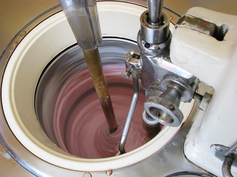 Equipamentos indispensáveis para fábrica de sorvete: o mixer é essencial para misturar todos ingredientes e garantir um sorvete mais liso