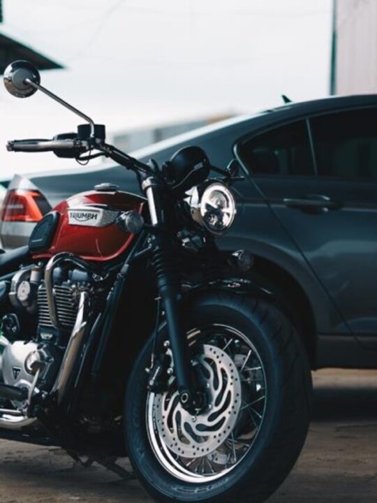 Comparativo entre carros, motos e caminhões