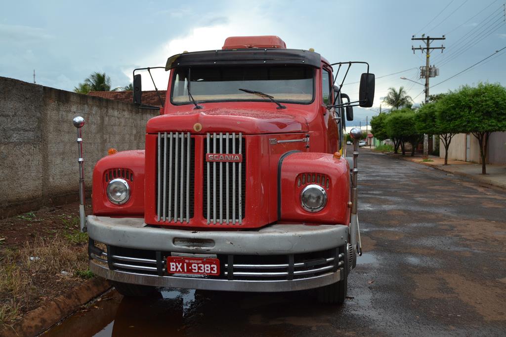 modelo de caminhão L111 vermelho, um dos maiores sucessos da história da marca Scania