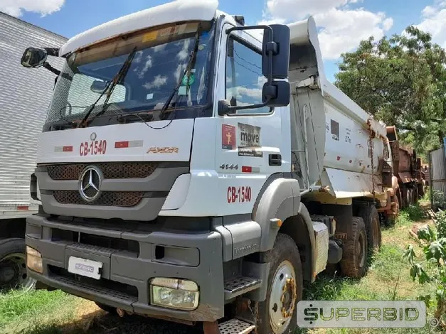 Banco Abc Brasil realiza leilão de Caminhões por lances a partir de R0000