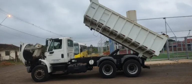 Leilão de caminhões e máquinas pesadas por lances a partir de R0