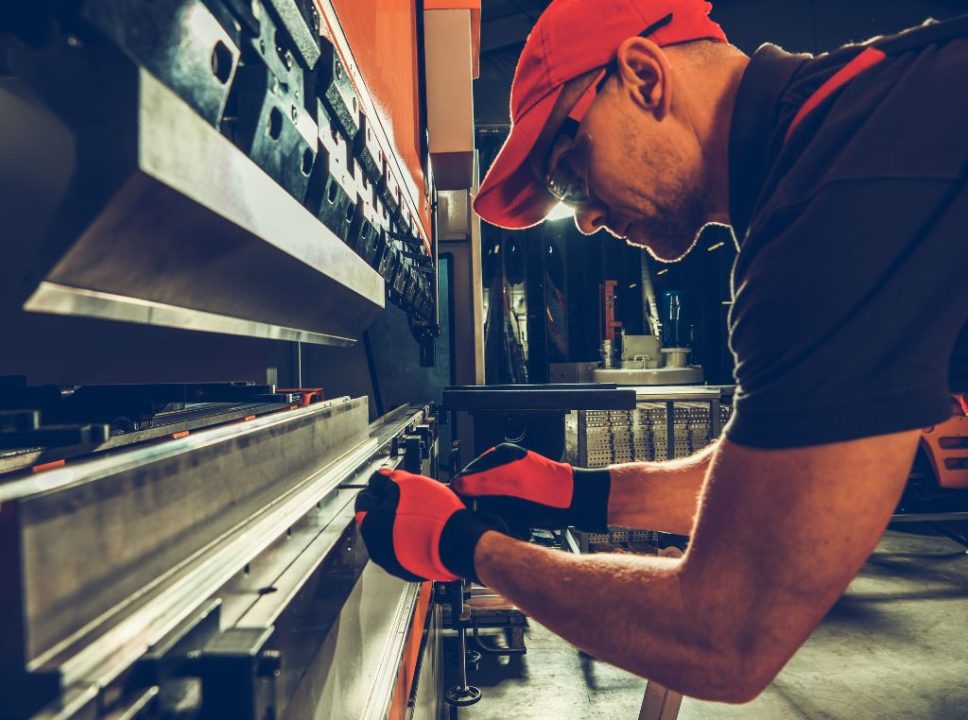 Segurança no trabalho na indústria metalmecânica: estratégias para garantir um ambiente laboral seguro