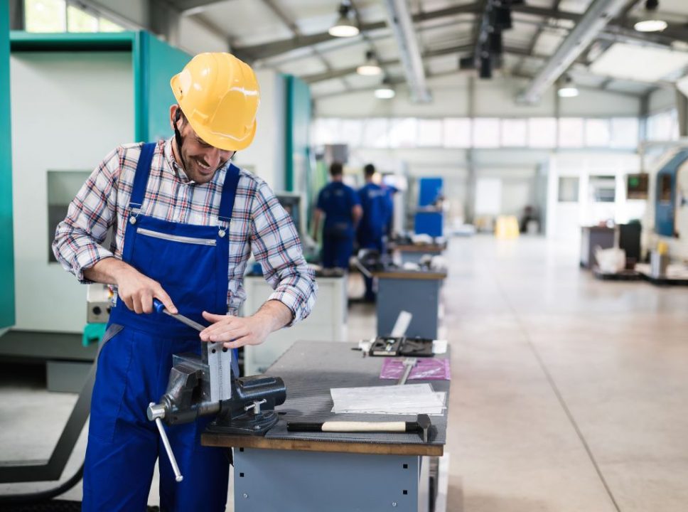 Robótica na indústria metalmecânica: como ela auxilia na automatização de processos
