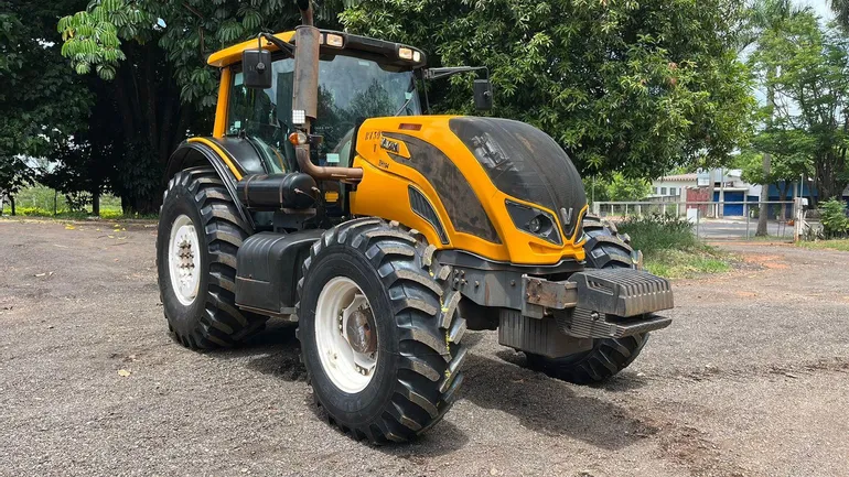 Fazenda Sto Antônio realiza leilão de Equipamentos de transporte e construção por lances a partir de R00