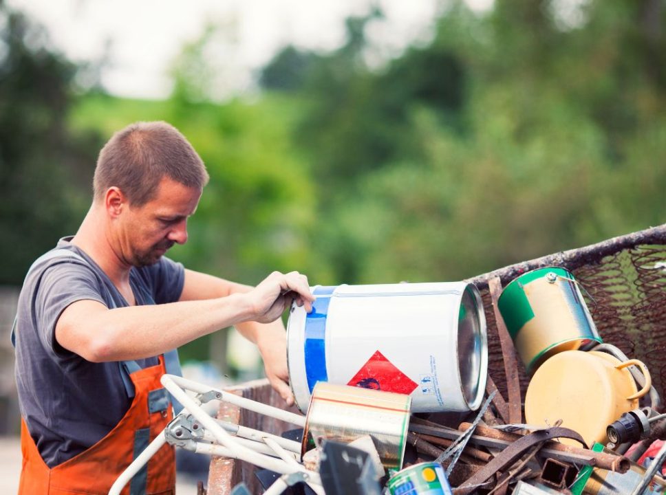 Como iniciar um negócio de reciclagem de sucata
