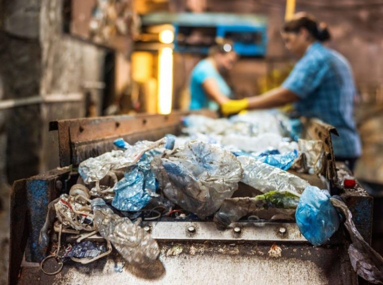 Como iniciar um negócio de reciclagem de sucata