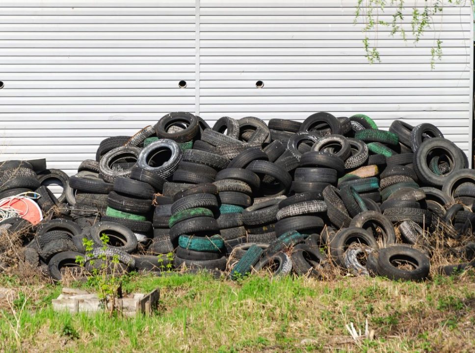 Reciclagem de borracha também é bastante conhecida no país.