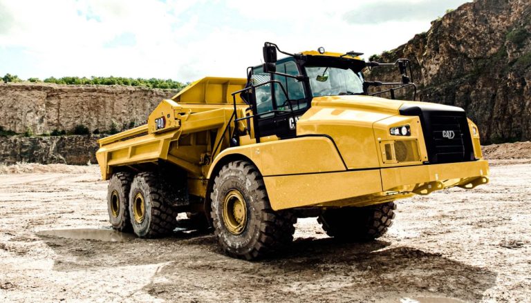 Catálogo Caminhão Articulado Três Eixos 740EJ Caterpillar