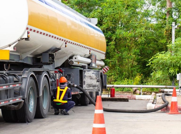 Como o tamanho do tanque de combustível afeta a eficiência dos caminhões