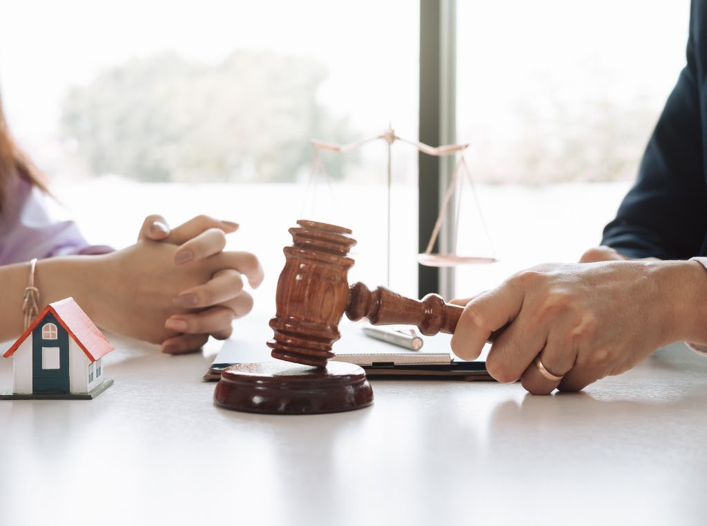 Seja você um investidor, revendedor ou consumidor final, conhecer o funcionamento dos leilões, os riscos envolvidos e as melhores táticas para participar com segurança é o primeiro passo para se dar bem nesse universo. 