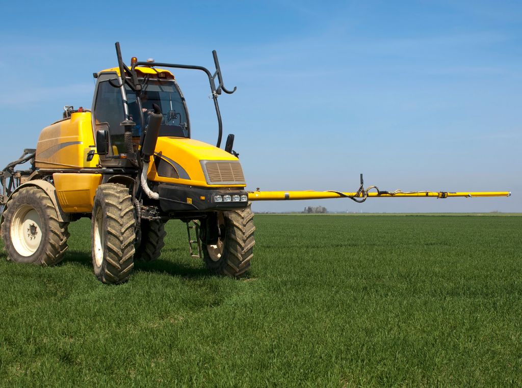 Na hora de investir em equipamentos para a lavoura, saber como escolher o pulverizador agrícola mais adequado pode fazer toda a diferença nos resultados da propriedade.