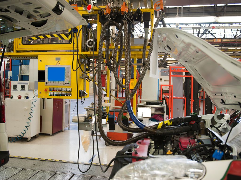 A cadeia automotiva enfrenta pressão constante por eficiência devido ao aumento dos custos logísticos, variações cambiais e altos investimentos em tecnologia. 