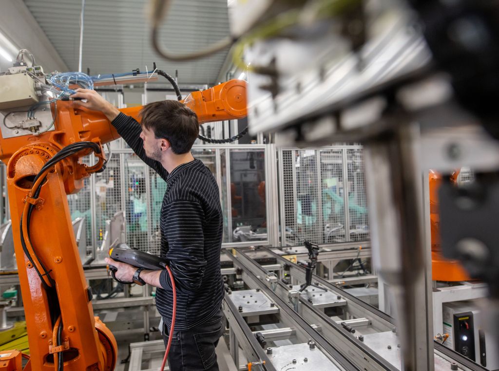 As práticas de gestão de manutenção na indústria automotiva são determinantes para manter a produtividade, a segurança e a competitividade das operações industriais.