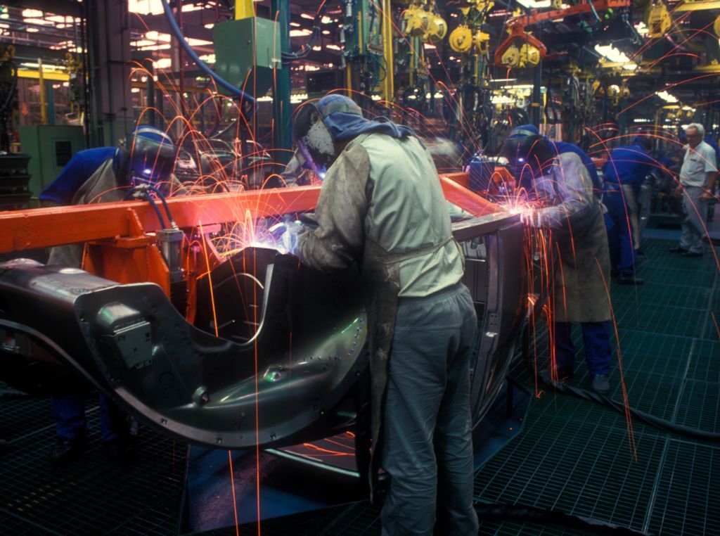 A logística automotiva sustentável não é apenas uma tendência, mas uma necessidade para empresas que desejam se manter competitivas em um mercado cada vez mais exigente. 