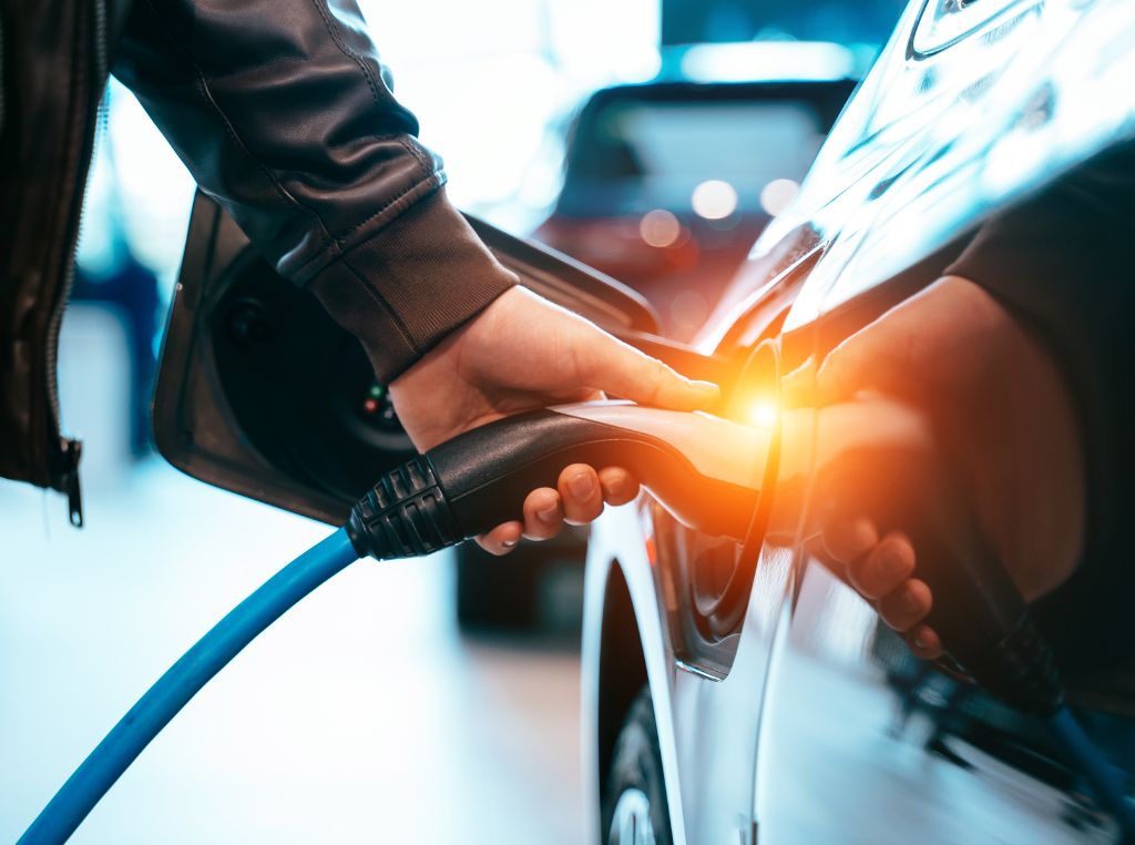 Portanto, para gestores e empresários do setor, acompanhar essa evolução não é apenas uma opção, mas uma necessidade estratégica para o futuro da indústria automotiva.