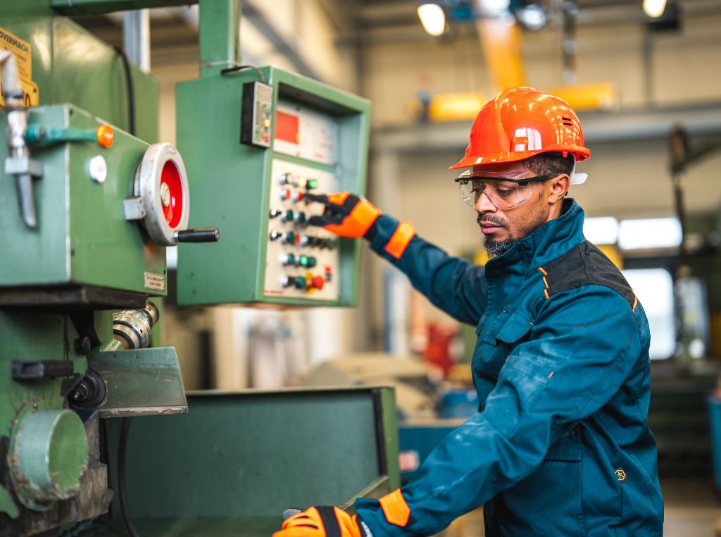 Máquinas e equipamentos ociosos são ativos físicos que, embora ainda estejam em posse da empresa, não estão mais sendo utilizados nas operações produtivas.