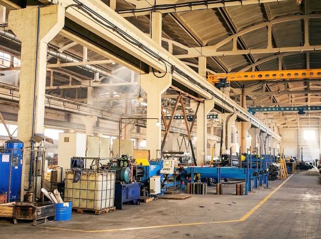 Negociação de equipamentos industriais: Lembrando que nem sempre o menor preço é o melhor negócio. O ideal é buscar o equilíbrio entre custo, qualidade, suporte e durabilidade, garantindo que o investimento traga retorno consistente ao longo do tempo.
