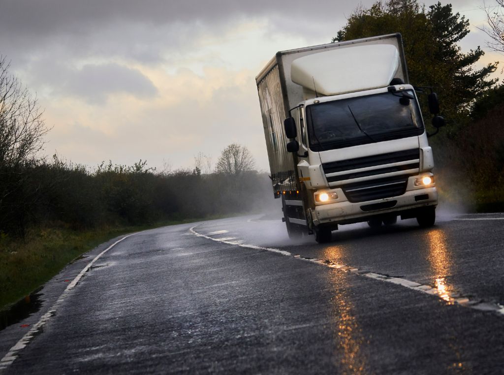 Confira os melhores caminhões custo-benefício de 2025. Veja quais modelos valem o investimento e descubra opções disponíveis nos leilões da Superbid Exchange.
