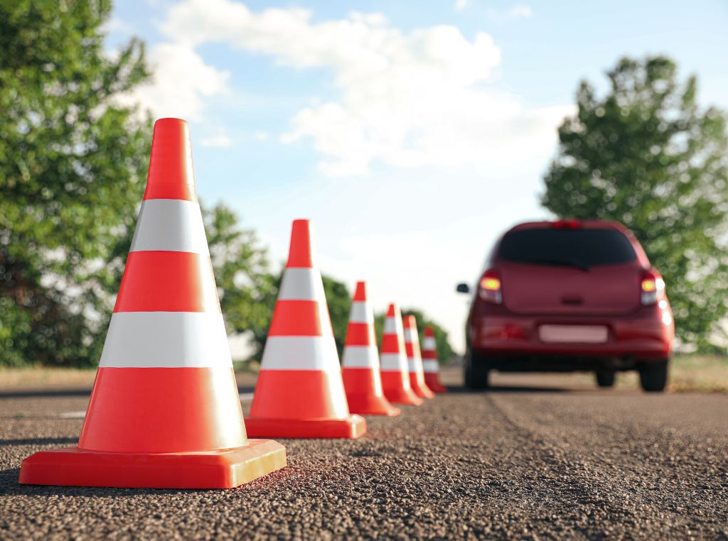 A decisão do governo em 2025 de extinguir a obrigatoriedade na autoescola trouxe mudanças significativas para quem deseja obter a CNH. 
