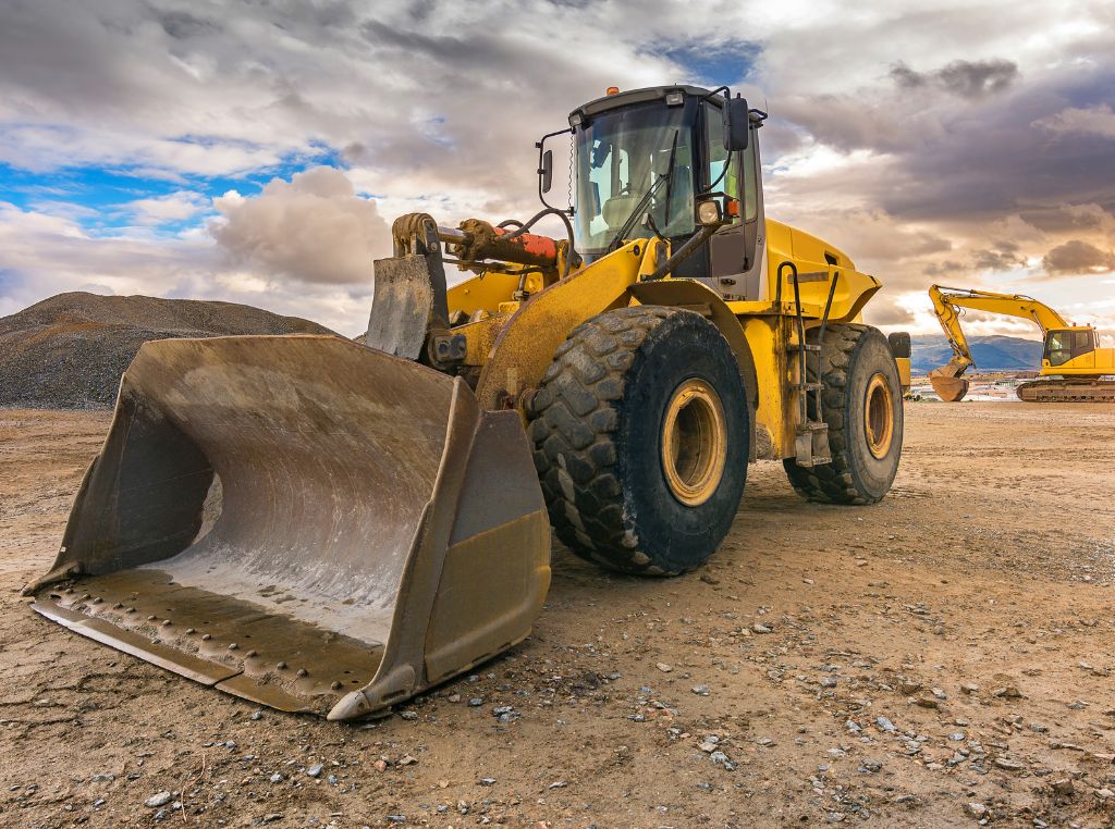 O custo total de propriedade de máquina agrícola inclui todos os gastos fixos e variáveis associados ao uso e manutenção do equipamento ao longo do tempo. Entender como ele funciona no dia a dia da manutenção de máquinas pesadas é extremamente importante.
