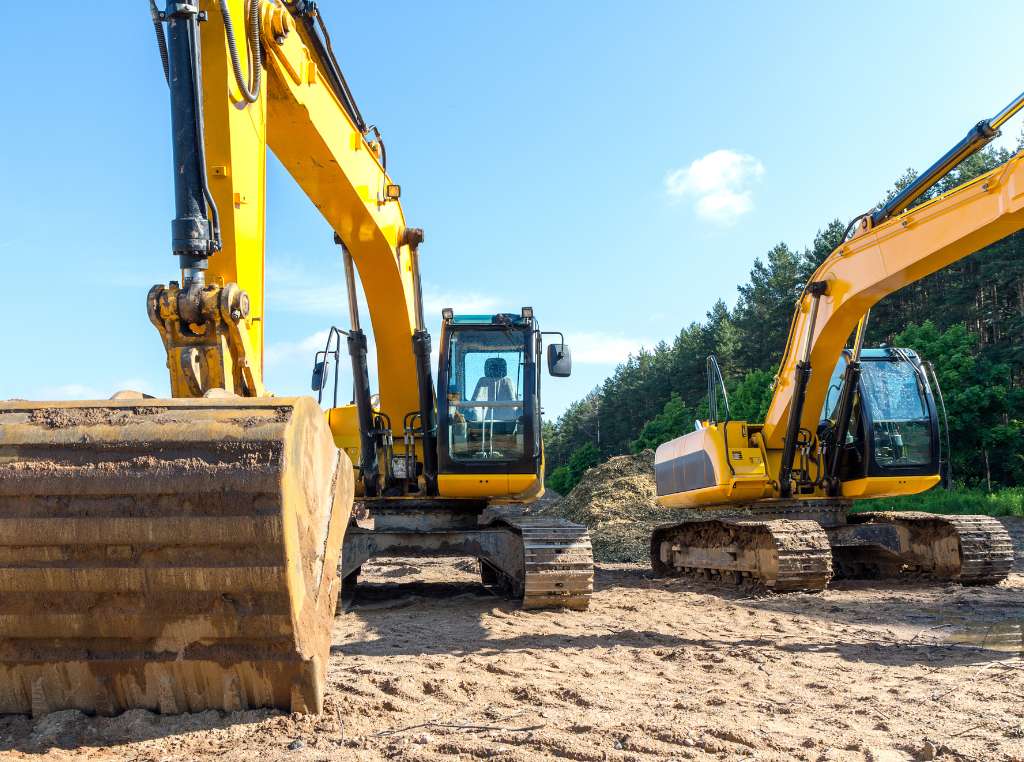 As máquinas pesadas na construção civil são equipamentos de grande porte essenciais para terraplanagem, elevação e pavimentação.