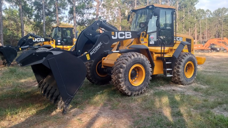 Leilão Grupo Automec: Rolos Compactadores, Mini Escavadeira e Pás Carregadeiras JCB com Garantia de Fábrica!