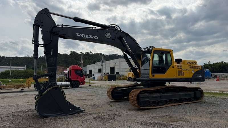 Leilão Macromaq: Fresadoras Wirtgen, Escavadeiras, Vibroacabadora XCMG e Empilhadeiras Toyota com lances a partir de R$ 35 mil!